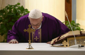 ep el papa en una de las misas de santa marta