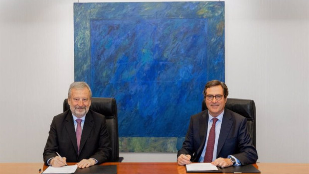 ep el presidente de caixabank tomas muniesa y el presidente de ceoe antonio garamendi durante la