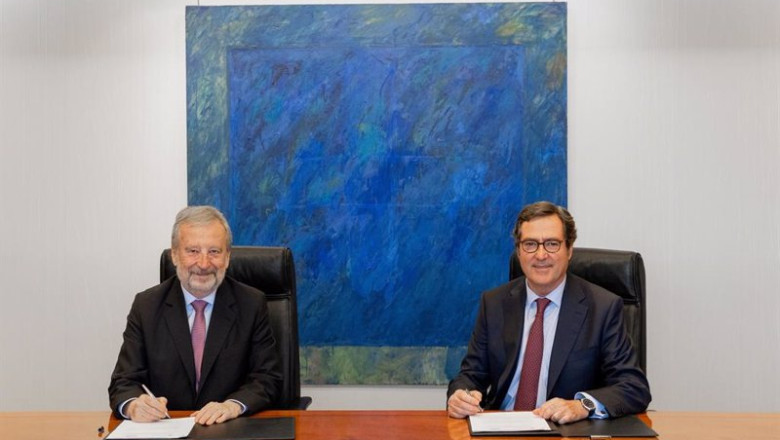 ep el presidente de caixabank tomas muniesa y el presidente de ceoe antonio garamendi durante la