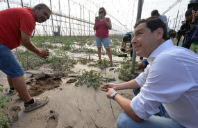 ep el presidente de la junta de andalucia juanma moreno visita zonas afectadas por dana en la