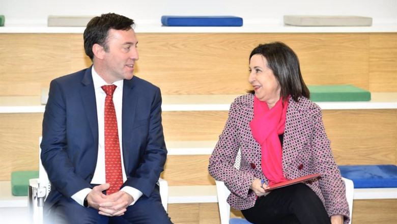 ep el presidente de navantia ricardo dominguez y la ministra de defensa margarita robles durante su ep el presidente de navantia ricardo dominguez y la ministra de defensa margarita robles durante su