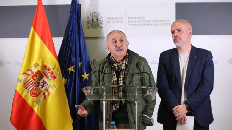 El secretario general de UGT, Pepe Álvarez (i), y el secretario general de CCOO, Unai Sordo (d), comparecen en rueda de prensa en el Ministerio de Asuntos Económicos y Transformación Digital, a 21 de marzo de 2022, en Madrid (España). | Isabel Infantes - Europa Press ep el secretario general de ugt pepe alvarez i y el secretario general de ccoo unai sordo d 20220321225603