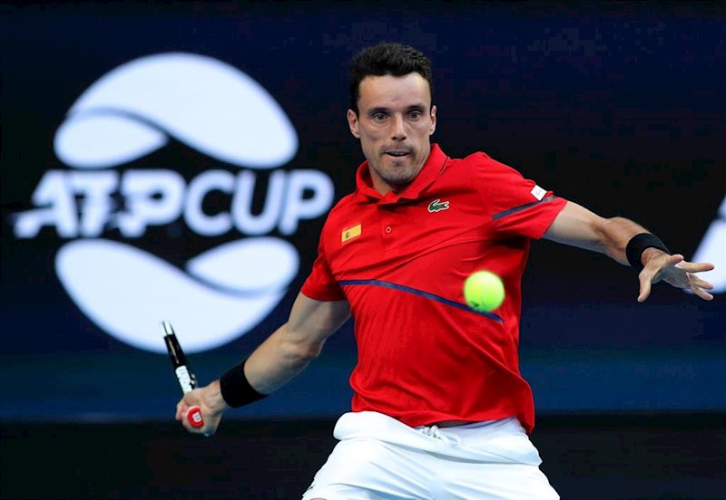 ep el tenista espanol roberto bautista ante el georgiano aleksandre metreveli en la atp cup