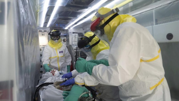 ep equipo del summa especializado en el traslado de pacientes criticos y de riesgo biologico