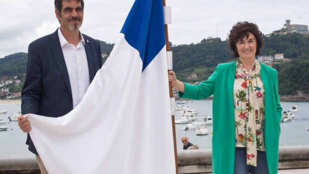 ep goia eta iturbe donostiako banderarekin