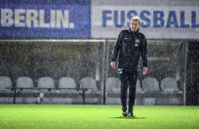 ep jurgen klinsmann durante un entrenamiento con el hertha berlin