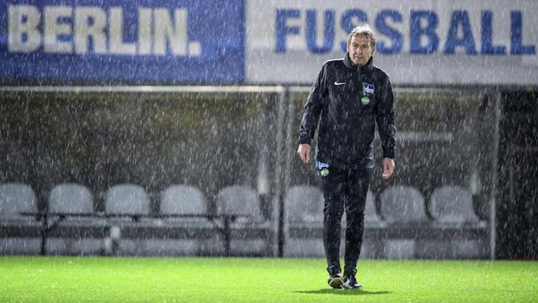 ep jurgen klinsmann durante un entrenamiento con el hertha berlin