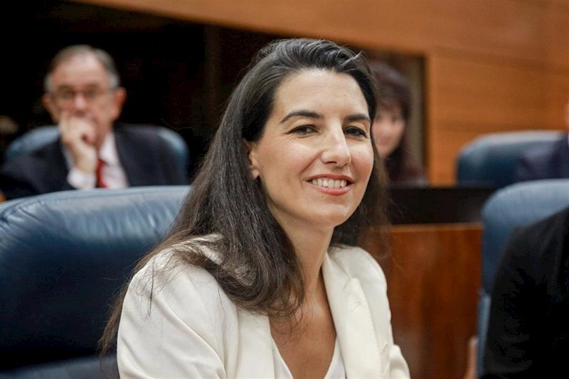 ep la portavoz de vox en la asamblea de madrid rocio monasterio sentada en su escano