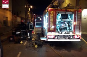 ep los bomberos extinguenfuegouna vivienda