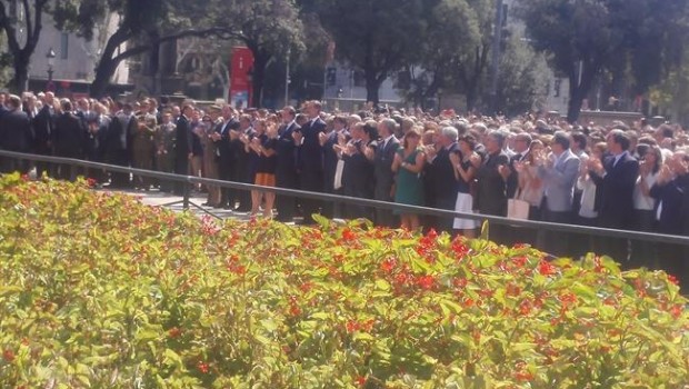 ep rey rajoypuigdemont presidenhomenajelas victimasatentado