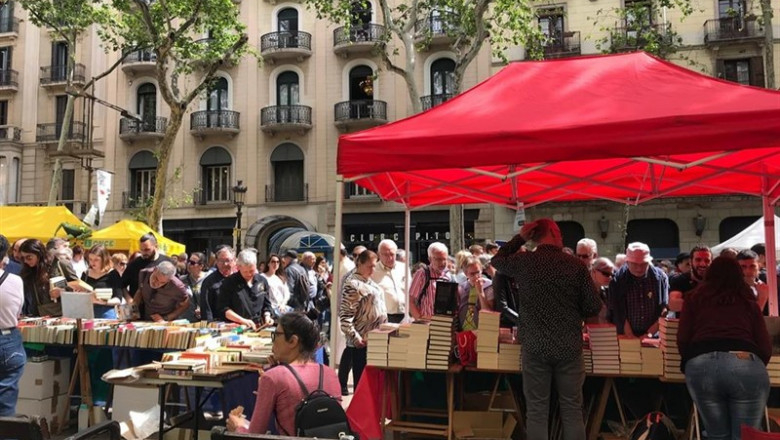 Sant Jordi.- Libreros, floristas y panaderos encaran con optimismo el "estallido de vida" de la Diada | EUROPA PRESS - Archivo ep sant jordi- libreros floristaspanaderos encaranoptimismo el estallidovida dediada