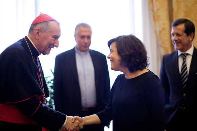 Soraya Sáenz de Santamaría con el secretario de Estado del Vaticano | MINISTERIO DE LA PRESIDENCIA ep soraya saenzsantamariasecretarioestadovaticano