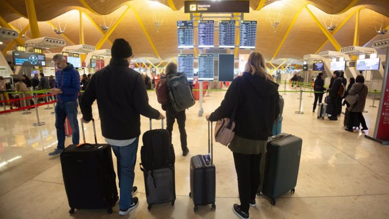 Varias personas en el aeropuerto Adolfo Suárez Madrid-Barajasjas, el día que comienza la huelga de los trabajadores de handling de Iberia, a 5 de enero de 2024, en Madrid (España). | Eduardo Parra - Europa Press ep varias personas en el aeropuerto adolfo suarez madrid barajas el dia que comienza la huelga de