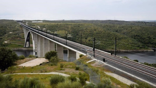 ep viaducto de contreras en la linea de alta velocidad este