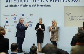 ep aplaudencristina cifuentesla entregalos premiosla avt