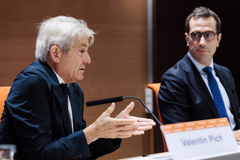 Los economistas elevan la previsión de PIB al 3,1% para 2024 y dejan en 2,4% la de 2025