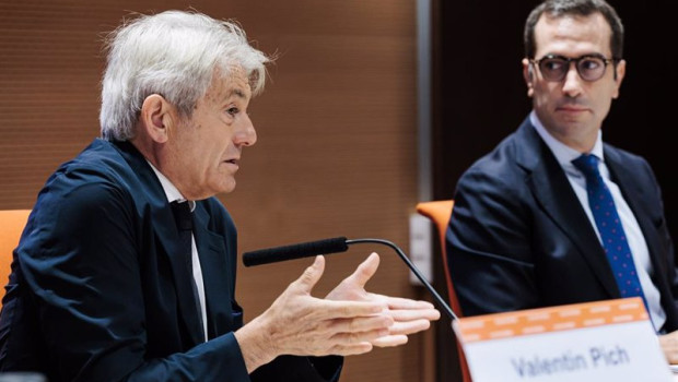 ep archivo   el presidente del consejo general de economistas de espana valentin pich i y el