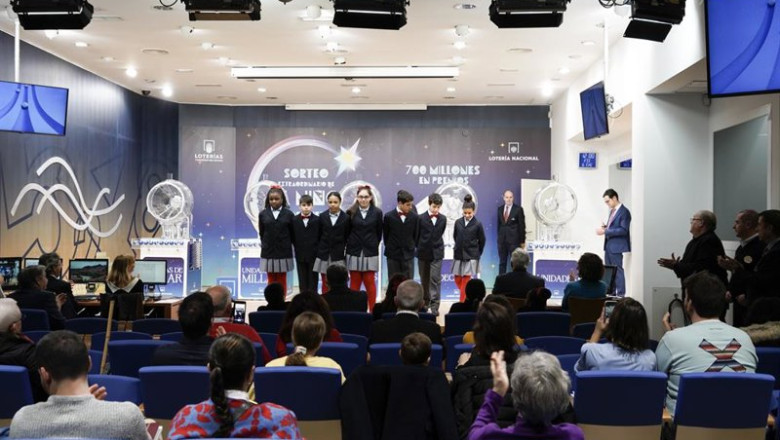 Archivo - Los niños de San Ildefonso antes del comienzo de la celebración del Sorteo Extraordinario del Niño, a 6 de enero de 2023, en Madrid (España). | SELAE - Europa Press - Archivo ep archivo los ninos de san ildefonso antes del comienzo de la celebracion del sorteo