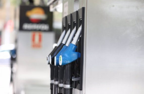 ep archivo   un surtidor de gasolina en madrid espana a 6 de mayo de 2020