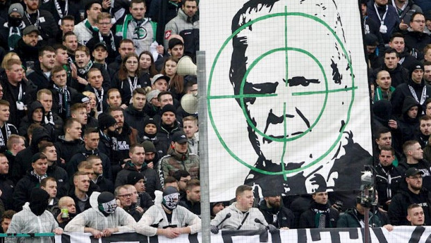 ep cartel contra dietmar hopp de la aficion del borussia monchengladbach