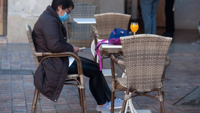 Consumidora en terraza de Málaga a 26 de octubre 2020 | Álex Zea - Europa Press ep consumidora en terraza de malaga a 26 de octubre 2020