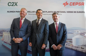 ep de izquierda a derecha el ceo de cepsa maarten wetselaar el presidente de la junta de andalucia
