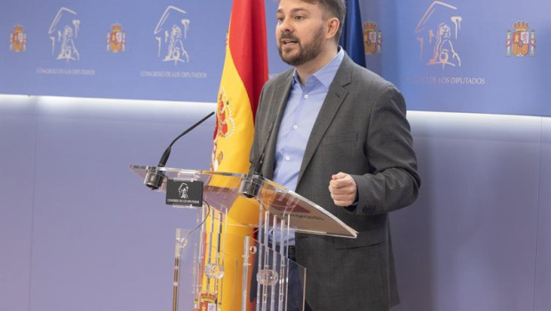 ep el diputado de compromis alberto ibanez durante una rueda de prensa en el congreso de los