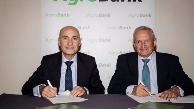 ep el director de agrobank jaime campos y el presidente de cooperativas agro alimentarias de espana