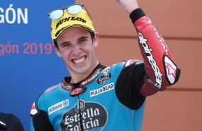ep el piloto de moto2 lex marquez estrella galicia 00 marc vds celebra el triunfo en el gp aragon