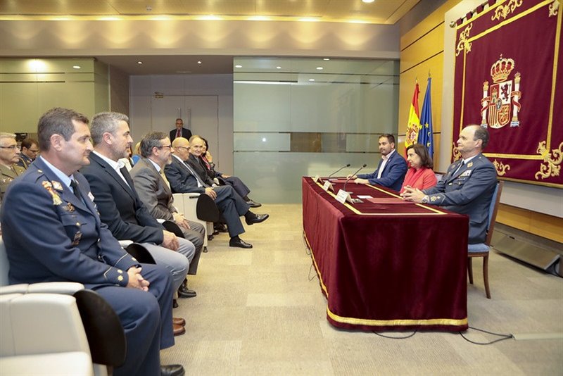 ep firma de un convenio entre el ministerio de defensa y el ayuntamiento de los alcazares murcia