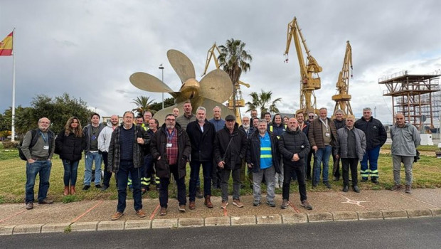ep foto conjunta de los tres comites de empresa de navantia en la bahia de cadiz
