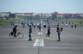ep gente paseando por berlin en marzo de 2020 durante la crisis del covid-19