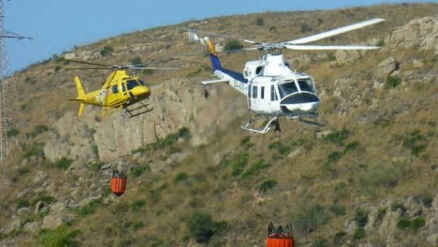 ep helicopteros infoca incendio forestal malaga archivo fuego