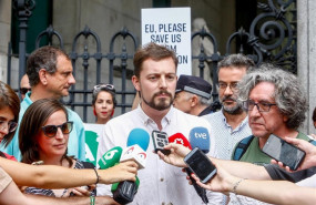 ep i-d los portavocesla plataformadefensamadrid central adrian fernandez greenpeace paco segura ecologistasaccion y jordi gordon sos malasana ofrecen declaracioneslos medioscomunicacionsu reuniondelegadome
