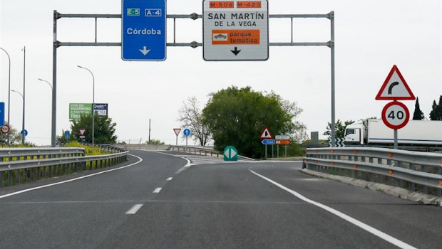 ep imagenes de la a-4 en direccion andalucia inusualmente vacia durante el jueves santo marcado por