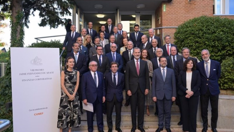 ep jurado del viii premio jaime fernandez de araoz sobre finanzas corporativas junto al rey felipe ep jurado del viii premio jaime fernandez de araoz sobre finanzas corporativas junto al rey felipe