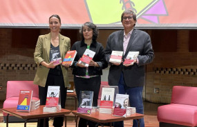 ep la directora de comunicacion de aena maria gomez en la entrega de libros en bogota junto a jaime