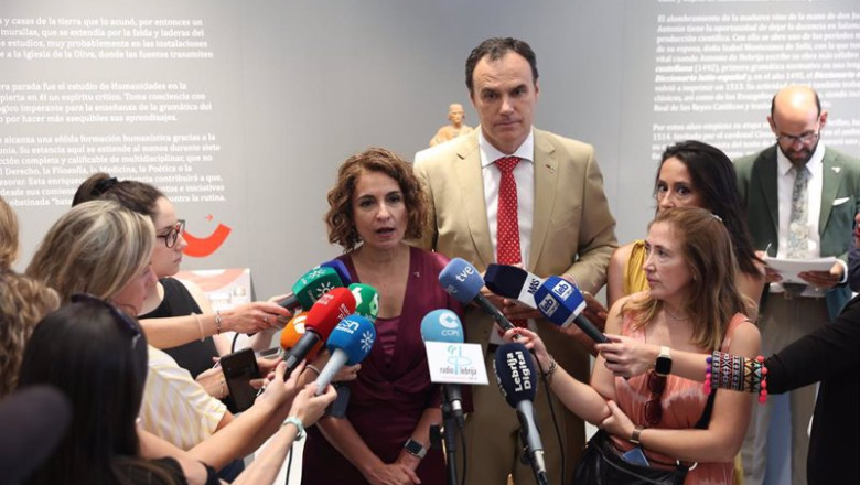 ep la ministra de hacienda y funcion publica maria jesus montero atiende a los medios en lebrija ep la ministra de hacienda y funcion publica maria jesus montero atiende a los medios en lebrija