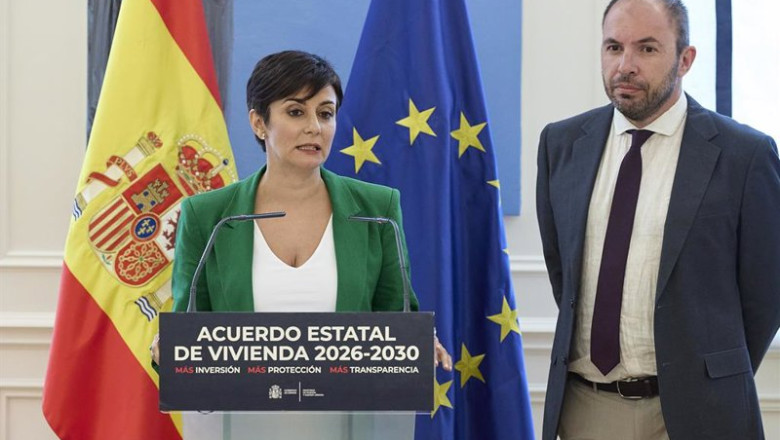 La ministra de Vivienda y Agenda Urbana, Isabel Rodríguez, se reúne con promotores y gestores de vivienda sin ánimo de lucro o de lucro limitado, en el Ministerio de Vivienda y Agenda Urbana, a 23 de julio de 2025, en Madrid (España). La reunión se enmarc | Jesús Hellín - Europa Press ep la ministra de vivienda y agenda urbana isabel rodriguez se reune con promotores y gestores de
