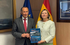 ep la secretaria general de pesca del gobierno de espana maria isabel artime y el alcalde de