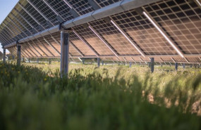ep lightsource bp cierra financiacion por 175 millones con bbva bnp ca e ing para proyecto solar en