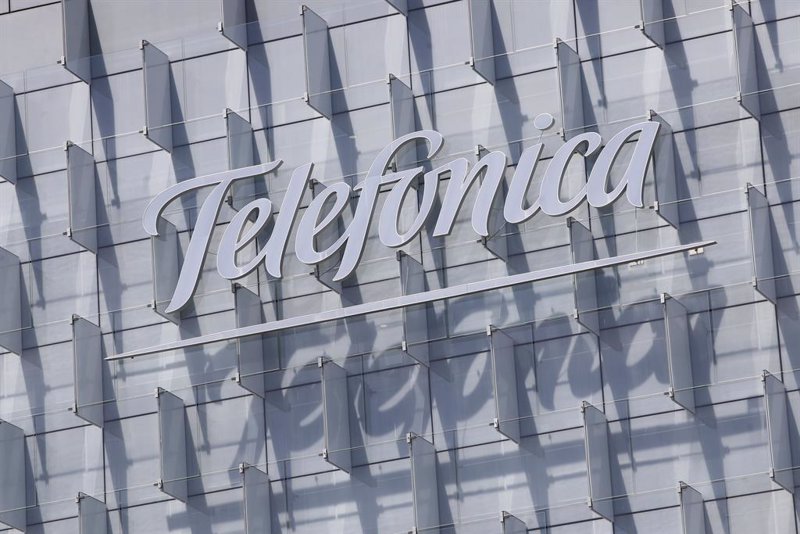 Golpe de JP Morgan a Telefónica: recorta previsiones y duda de la estructura de capital