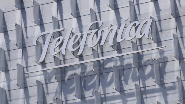 ep logo de telefonica insertado en el edificio de su sede en la ronda de la comunicacion de madrid