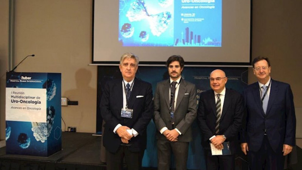 ep los doctores antonio allona alberto perez-lanzac josep tabernero y javier roman en un momento