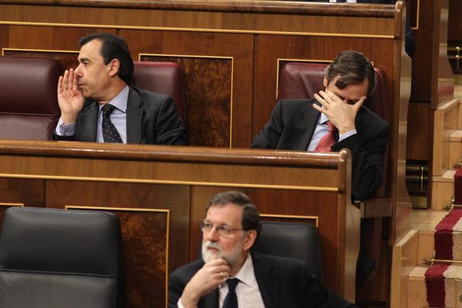 ep mariano rajoy con fernando martinez maillorafael hernando detras