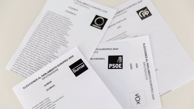 ep papeletas electorales de diferentes partidos politicos que se presentan como candidatos al