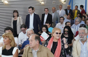 ep secretario generalpsoe gallego gonzalo caballero ypresidentapsoevicepresidentasenado cristina narbona entran acompanadosla inauguracionla escuelaveranopsdegla casa das asociacions de santiagocompostela