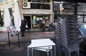 ep sillas y mesas en una terraza de leon castilla y leon