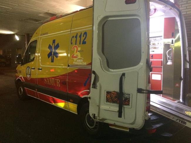 Una ambulancia del Samur en el lugar del accidente | EMERGENCIAS MADRID ep una ambulanciasamurlugaraccidente