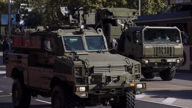 ep vehiculos militares en el desfile del dia de la fiesta nacional el 12 de octubre